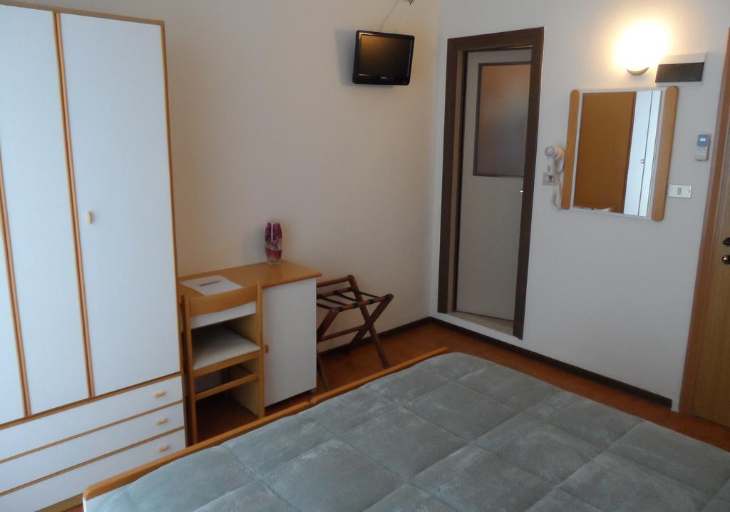 Hotel La Dolce Vita Rimini Pokoj fotografie